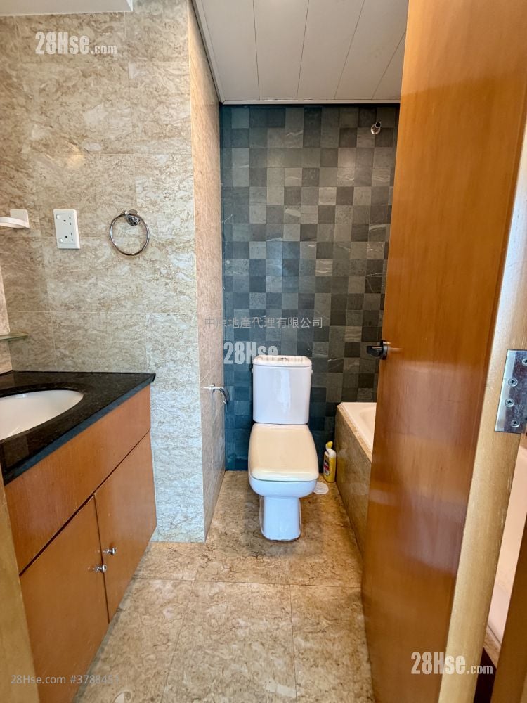 The Bloomsville Sell 3 Bedrooms , 2 Bathrooms 704 ft²