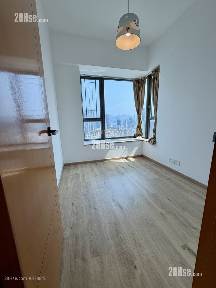 The Bloomsville Sell 3 Bedrooms , 2 Bathrooms 704 ft²