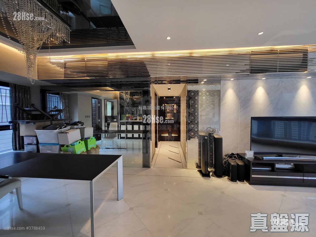 King's Park Hill Sell 2 Bedrooms , 3 Bathrooms 1,215 ft²