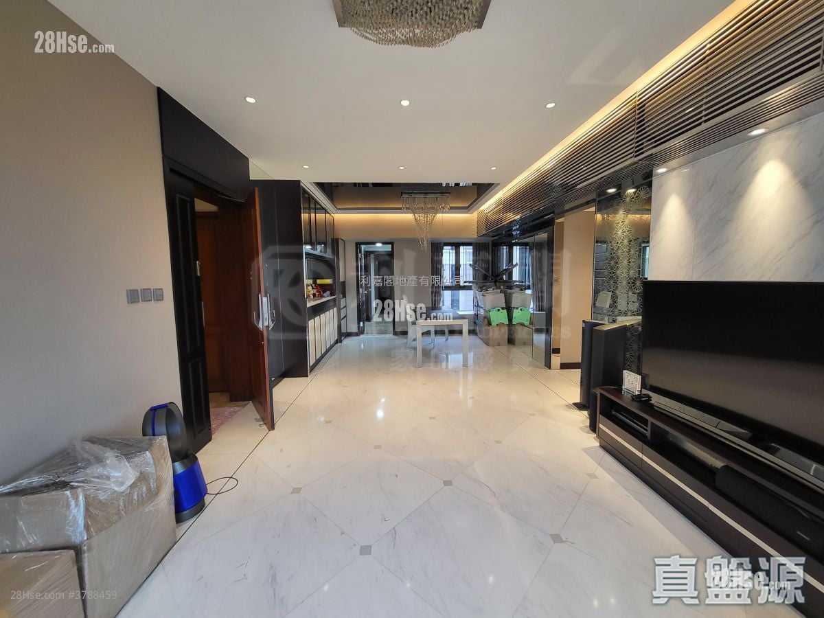 King's Park Hill Sell 2 Bedrooms , 3 Bathrooms 1,215 ft²