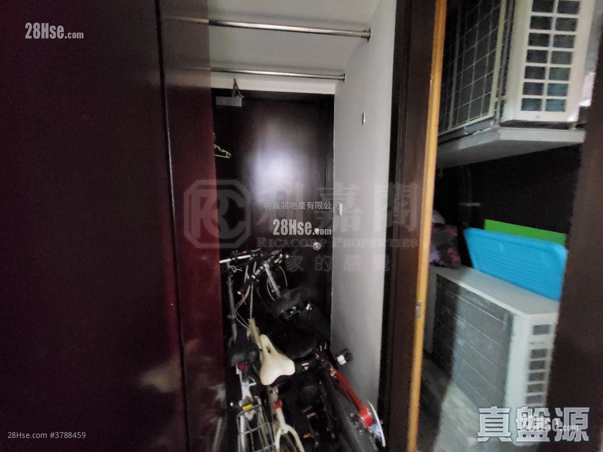 King's Park Hill Sell 2 Bedrooms , 3 Bathrooms 1,215 ft²