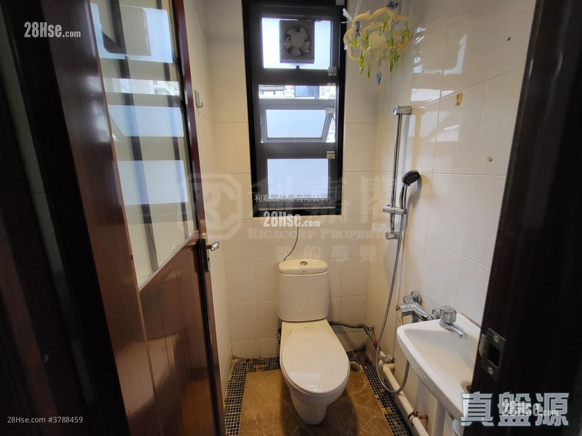 King's Park Hill Sell 2 Bedrooms , 3 Bathrooms 1,215 ft²