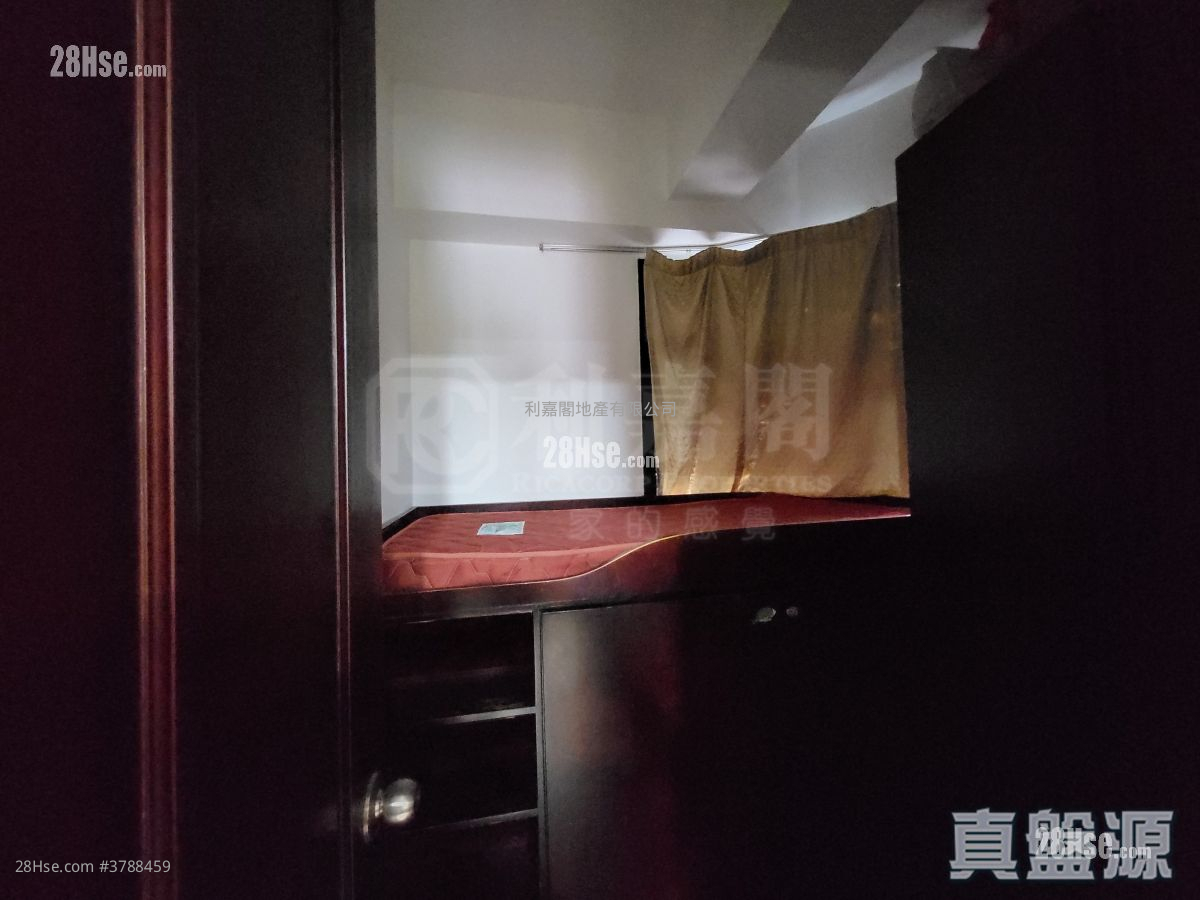 King's Park Hill Sell 2 Bedrooms , 3 Bathrooms 1,215 ft²