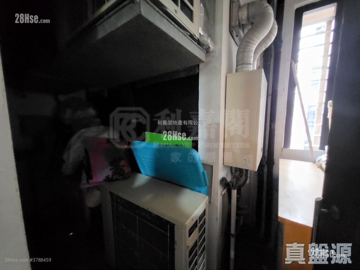 King's Park Hill Sell 2 Bedrooms , 3 Bathrooms 1,215 ft²