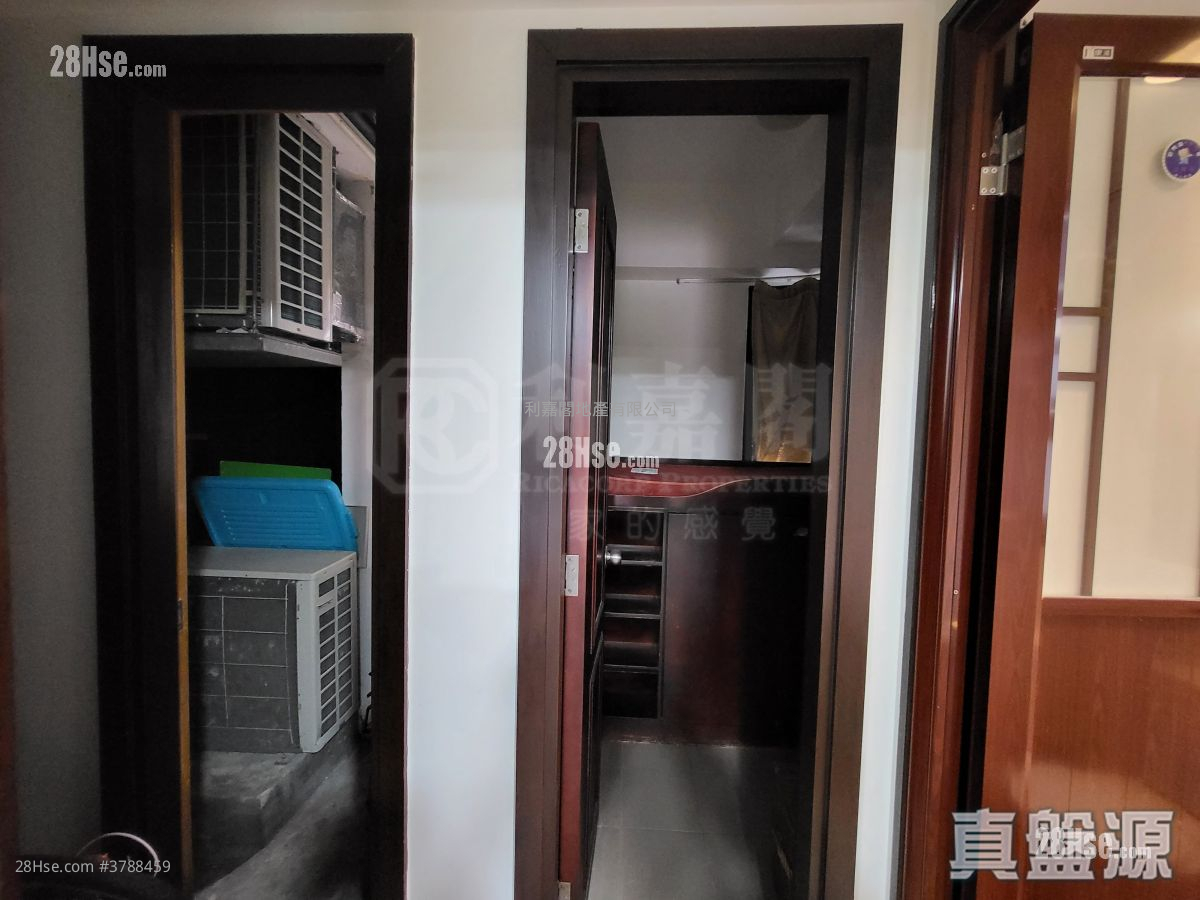 King's Park Hill Sell 2 Bedrooms , 3 Bathrooms 1,215 ft²