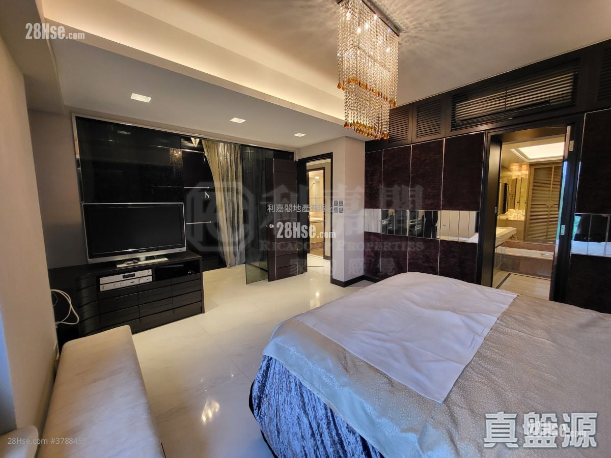 King's Park Hill Sell 2 Bedrooms , 3 Bathrooms 1,215 ft²