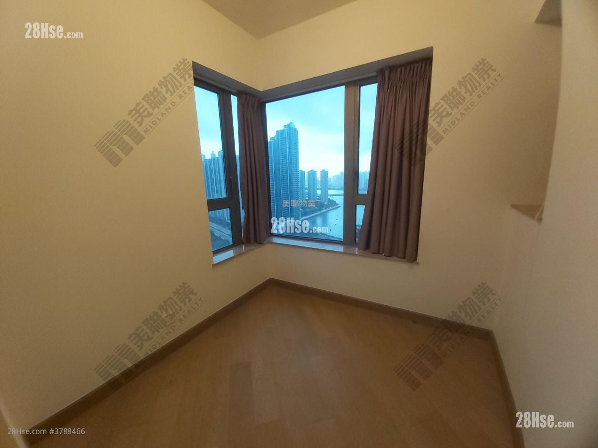 Parc City Rental 3 Bedrooms , 2 Bathrooms 838 ft²