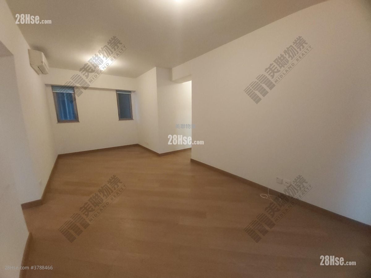 Parc City Rental 3 Bedrooms , 2 Bathrooms 838 ft²