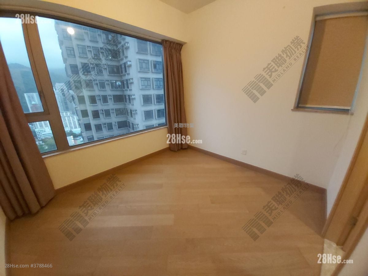 Parc City Rental 3 Bedrooms , 2 Bathrooms 838 ft²