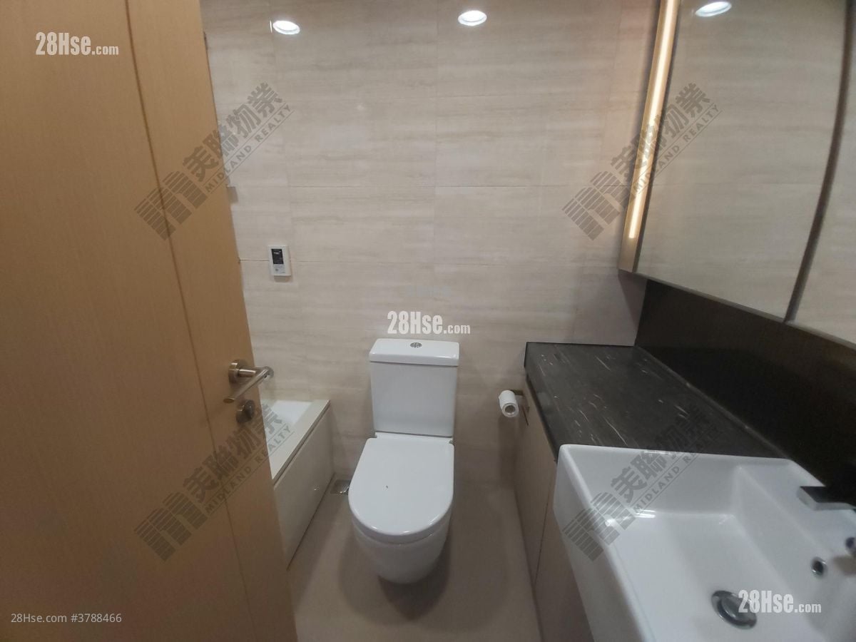 Parc City Rental 3 Bedrooms , 2 Bathrooms 838 ft²