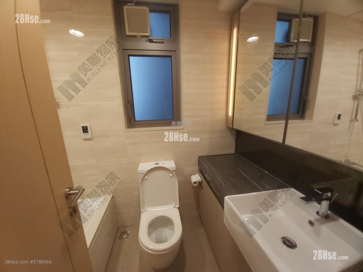 Parc City Rental 3 Bedrooms , 2 Bathrooms 838 ft²