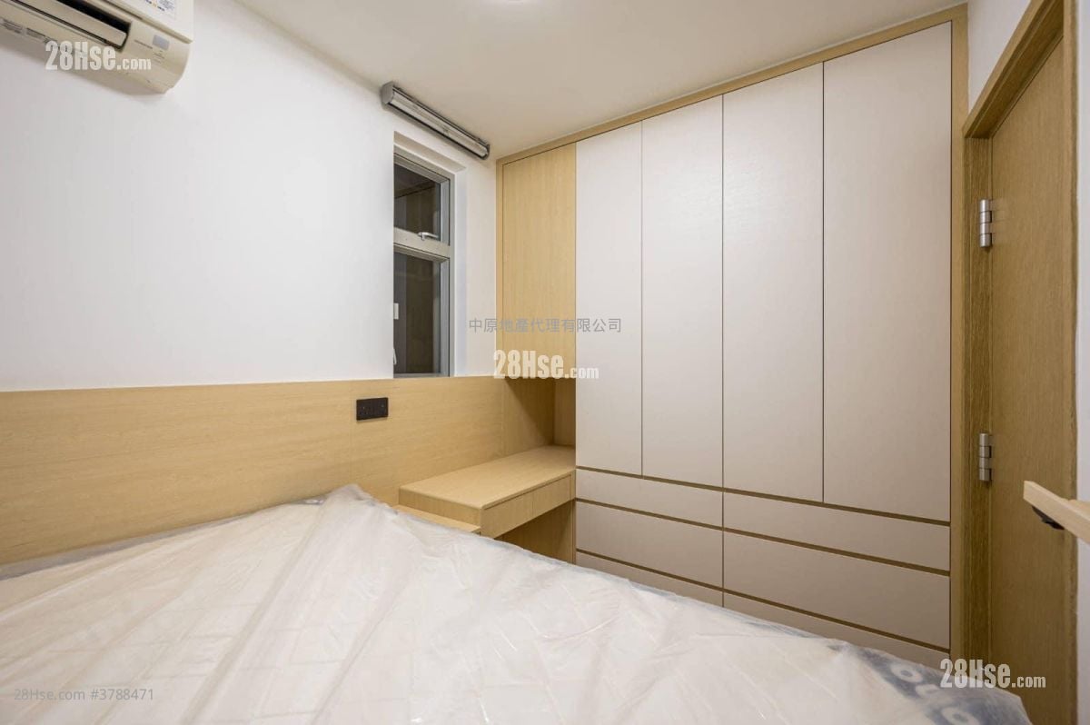Siu Hong Court Sell 2 Bedrooms 431 ft²