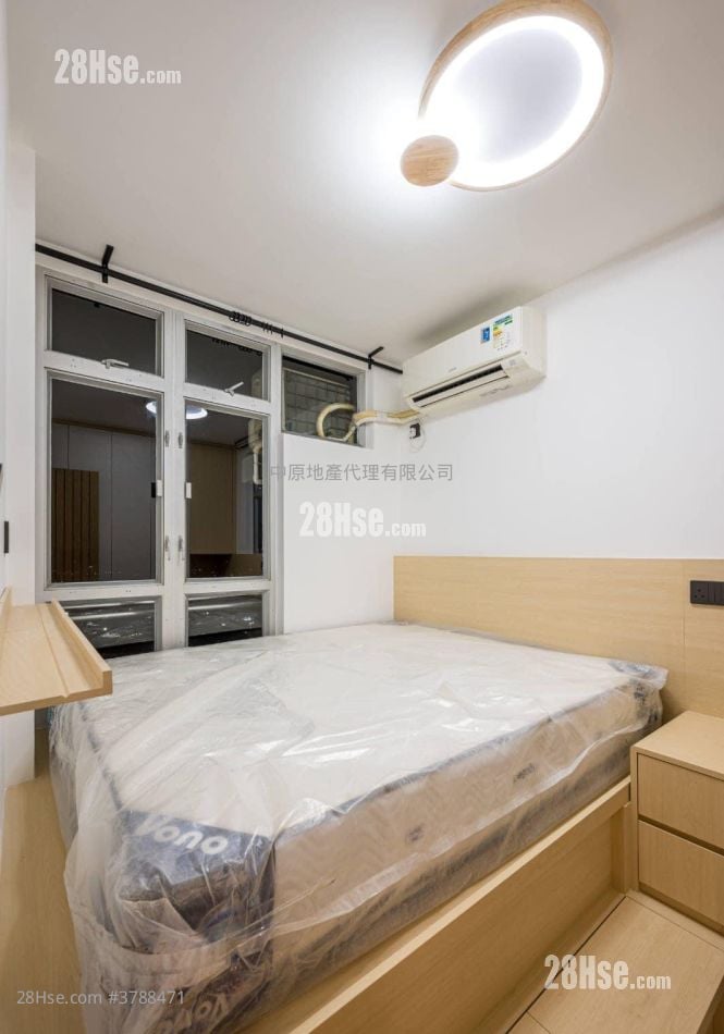 Siu Hong Court Sell 2 Bedrooms 431 ft²