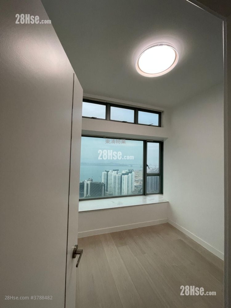 Coastal Skyline Rental 5+ Bedrooms , 4 Bathrooms 1,562 ft²