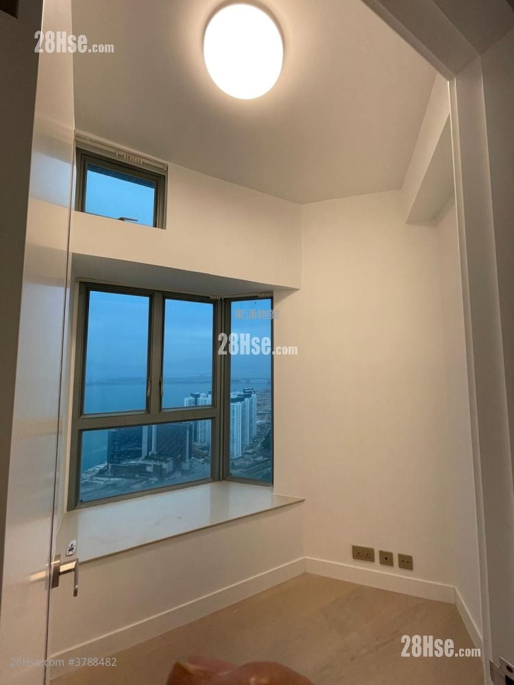 Coastal Skyline Rental 5+ Bedrooms , 4 Bathrooms 1,562 ft²