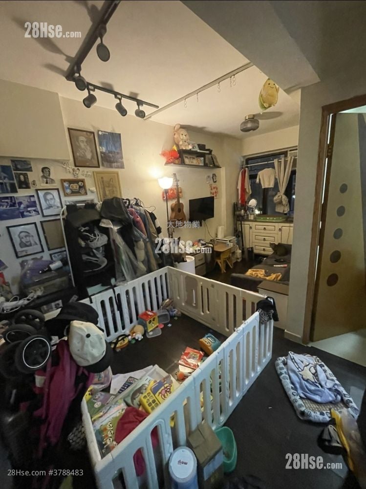 Healey Building Sell 1 Bedroom , 1 Bathroom 271 ft²