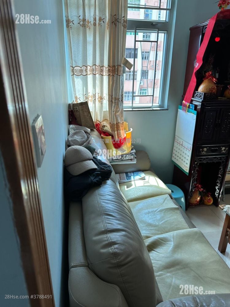 Mei Tak Building Sell 2 Bedrooms 528 ft²