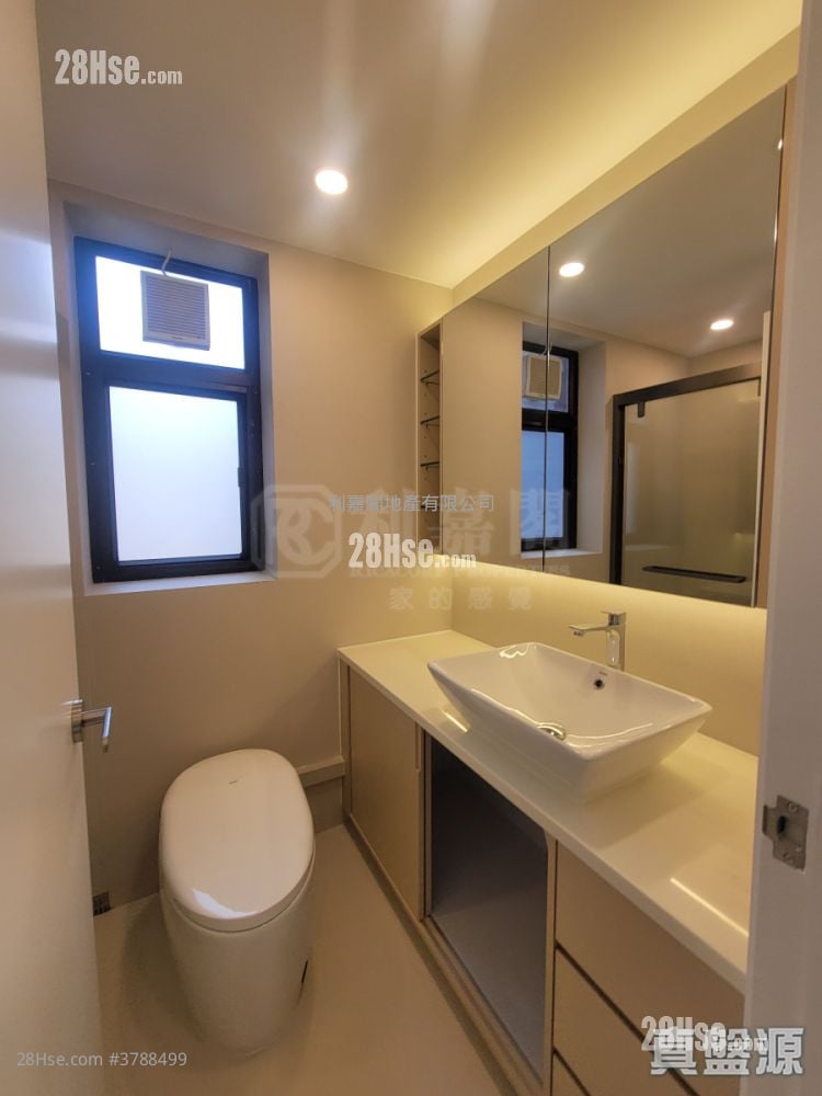 The Arch Sell 3 Bedrooms , 2 Bathrooms 846 ft²