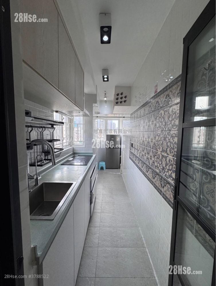 Hand Wai Court Rental 2 Bedrooms , 1 Bathroom 299 ft²