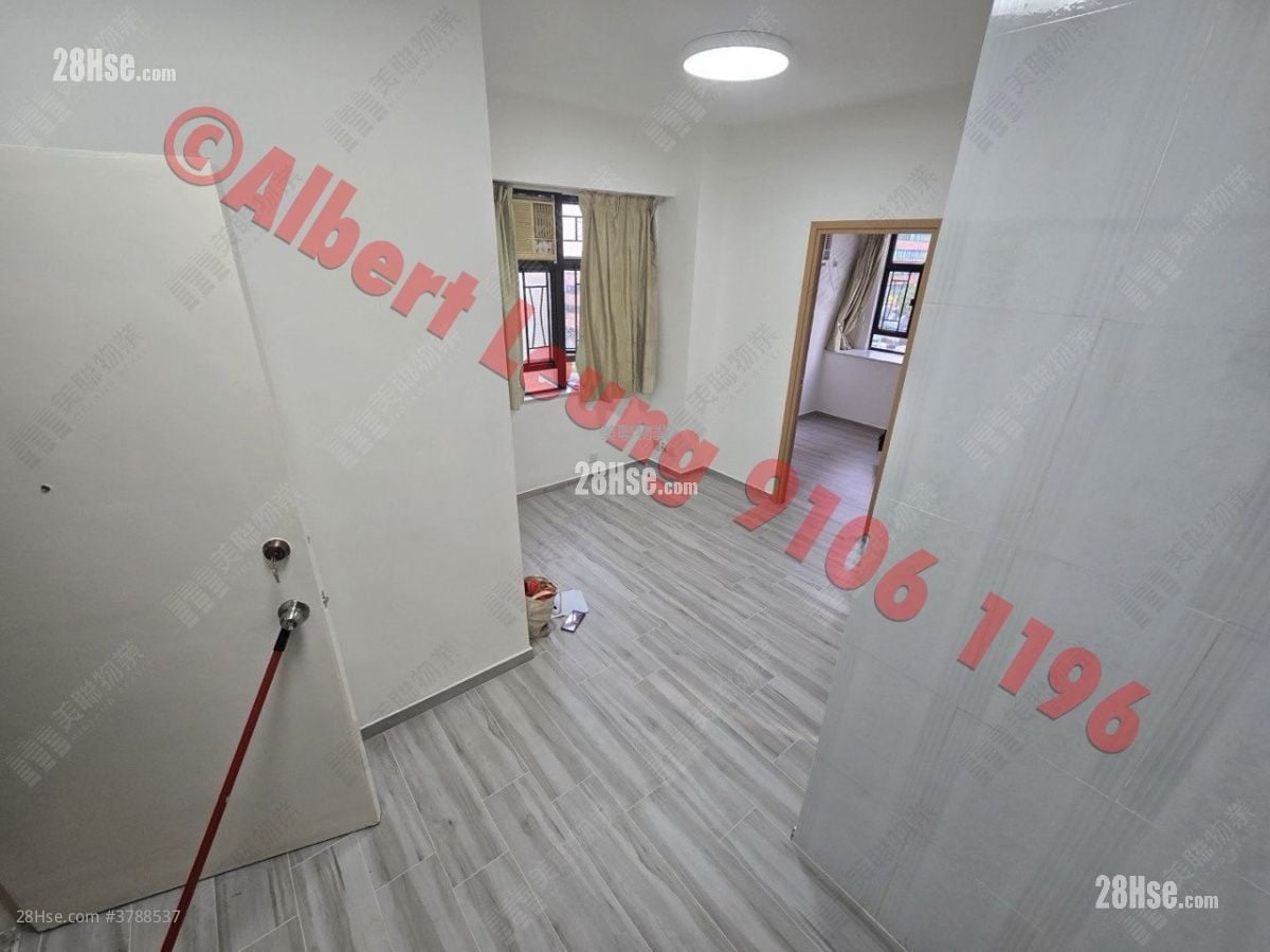 Wai Wah Centre Sell 2 Bedrooms , 1 Bathroom 358 ft²