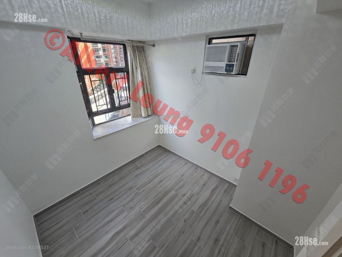 Wai Wah Centre Sell 2 Bedrooms , 1 Bathroom 358 ft²