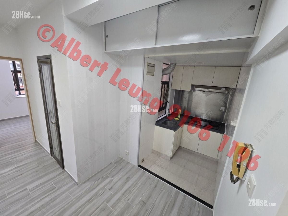 Wai Wah Centre Sell 2 Bedrooms , 1 Bathroom 358 ft²