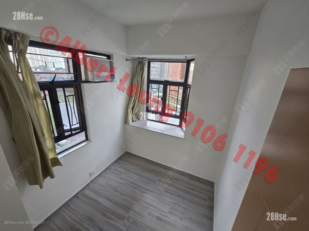 Wai Wah Centre Sell 2 Bedrooms , 1 Bathroom 358 ft²