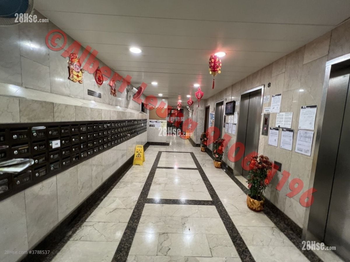 Wai Wah Centre Sell 2 Bedrooms , 1 Bathroom 358 ft²