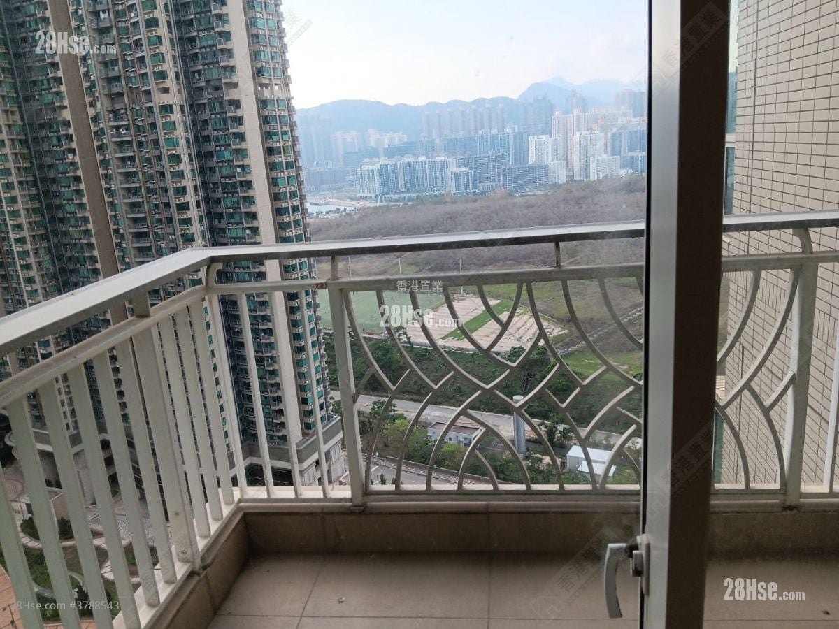 首都 租盘 4 房 , 2 浴室 840 平方尺