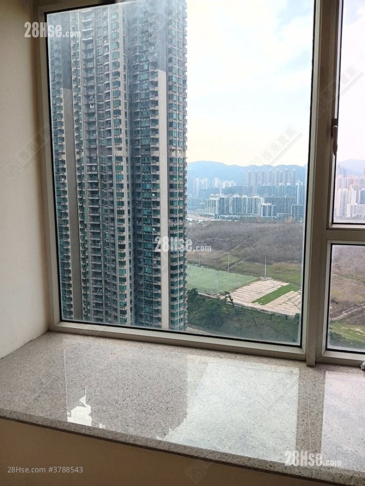 首都 租盘 4 房 , 2 浴室 840 平方尺