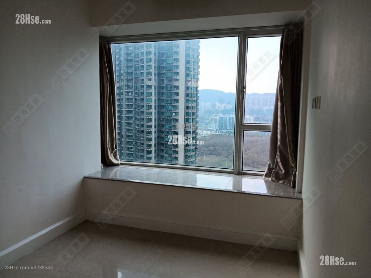 首都 租盘 4 房 , 2 浴室 840 平方尺