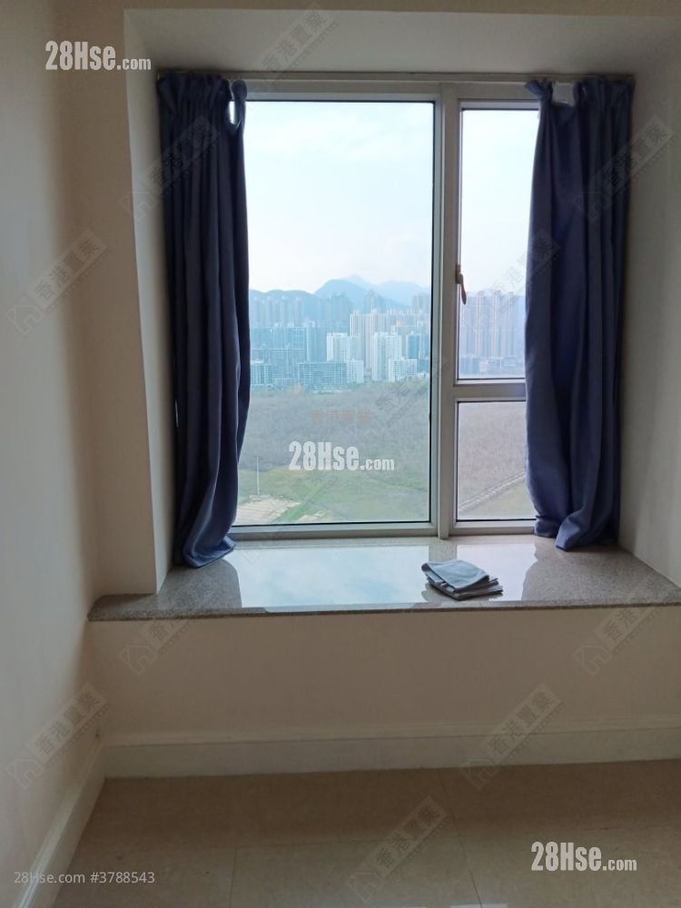 首都 租盘 4 房 , 2 浴室 840 平方尺