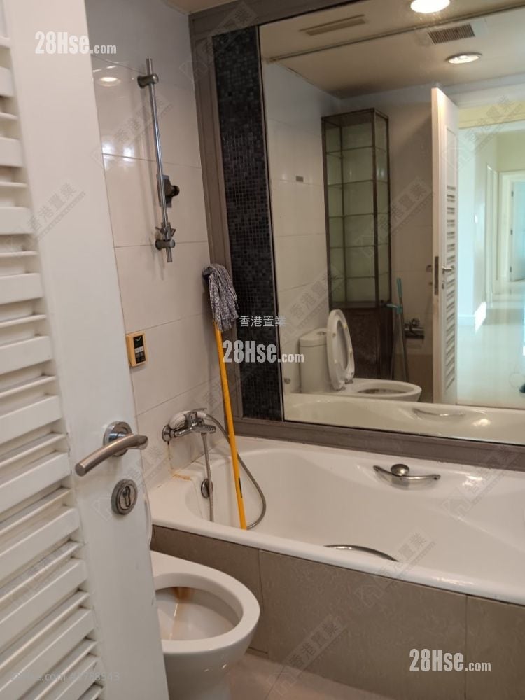 首都 租盘 4 房 , 2 浴室 840 平方尺