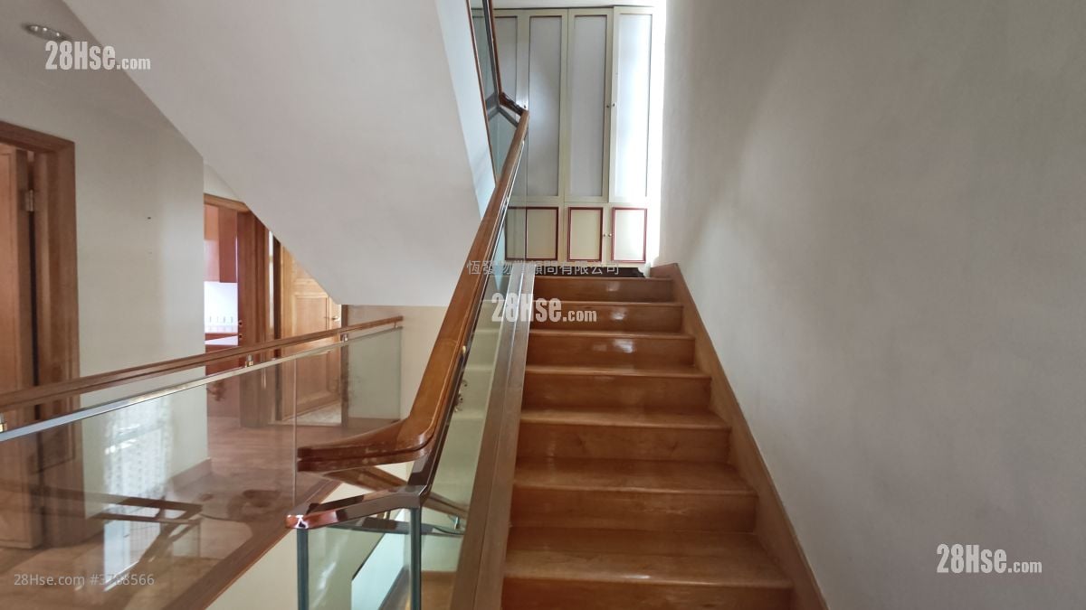 Sunshine Villa Sell 3 Bedrooms , 3 Bathrooms 1,690 ft²