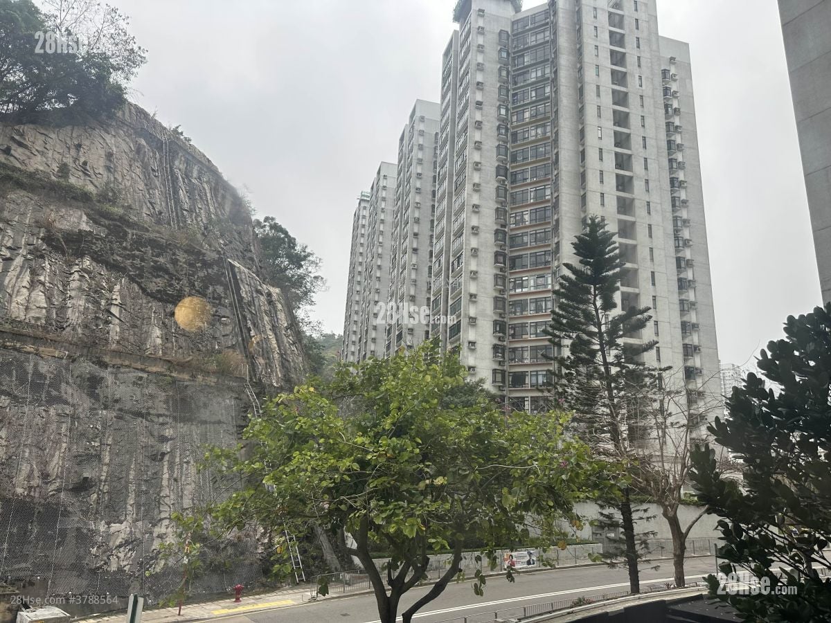 Kornhill Rental 4 Bedrooms , 2 Bathrooms 902 ft²