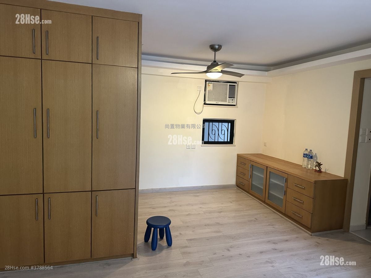 Kornhill Rental 4 Bedrooms , 2 Bathrooms 902 ft²