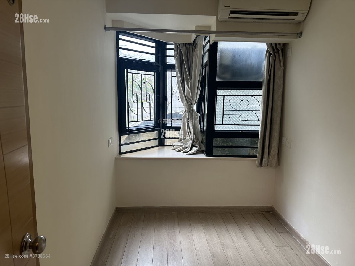 Kornhill Rental 4 Bedrooms , 2 Bathrooms 902 ft²