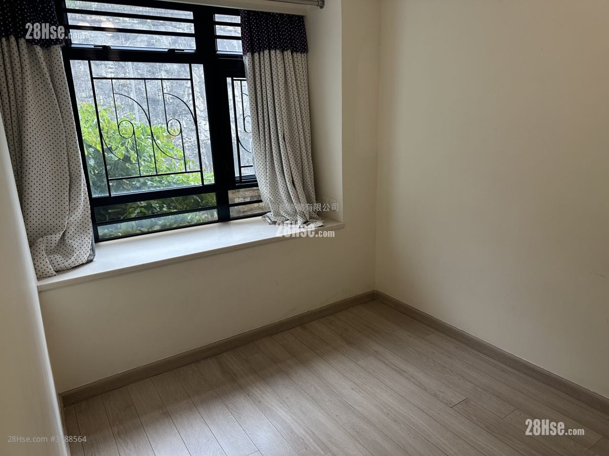 Kornhill Rental 4 Bedrooms , 2 Bathrooms 902 ft²