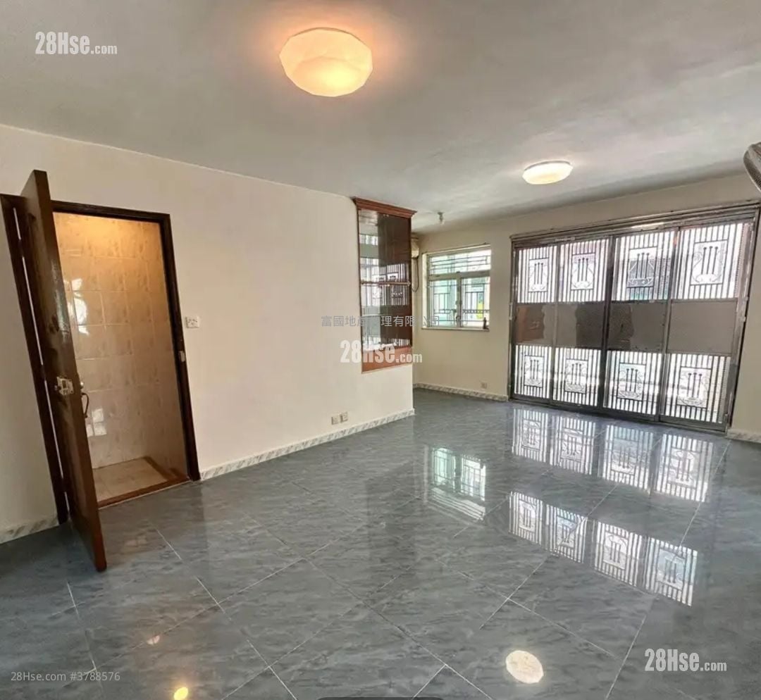 Village Rental 3 Bedrooms , 1 Bathroom 700 ft²