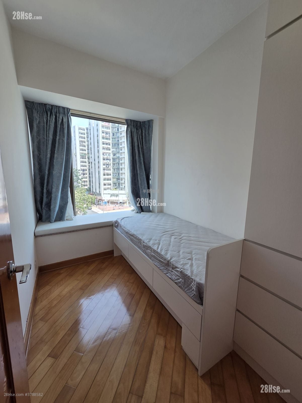 Royal Peninsula Rental 2 Bedrooms , 1 Bathroom 558 ft²