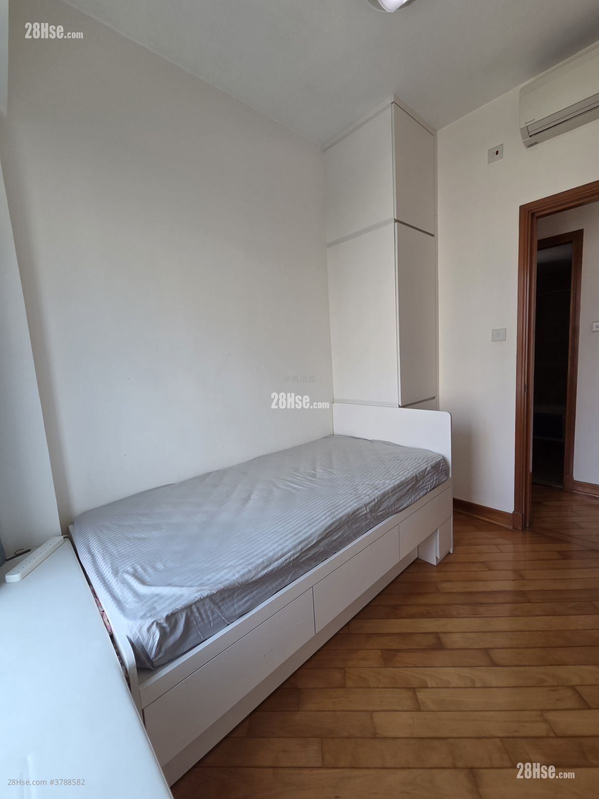 Royal Peninsula Rental 2 Bedrooms , 1 Bathroom 558 ft²