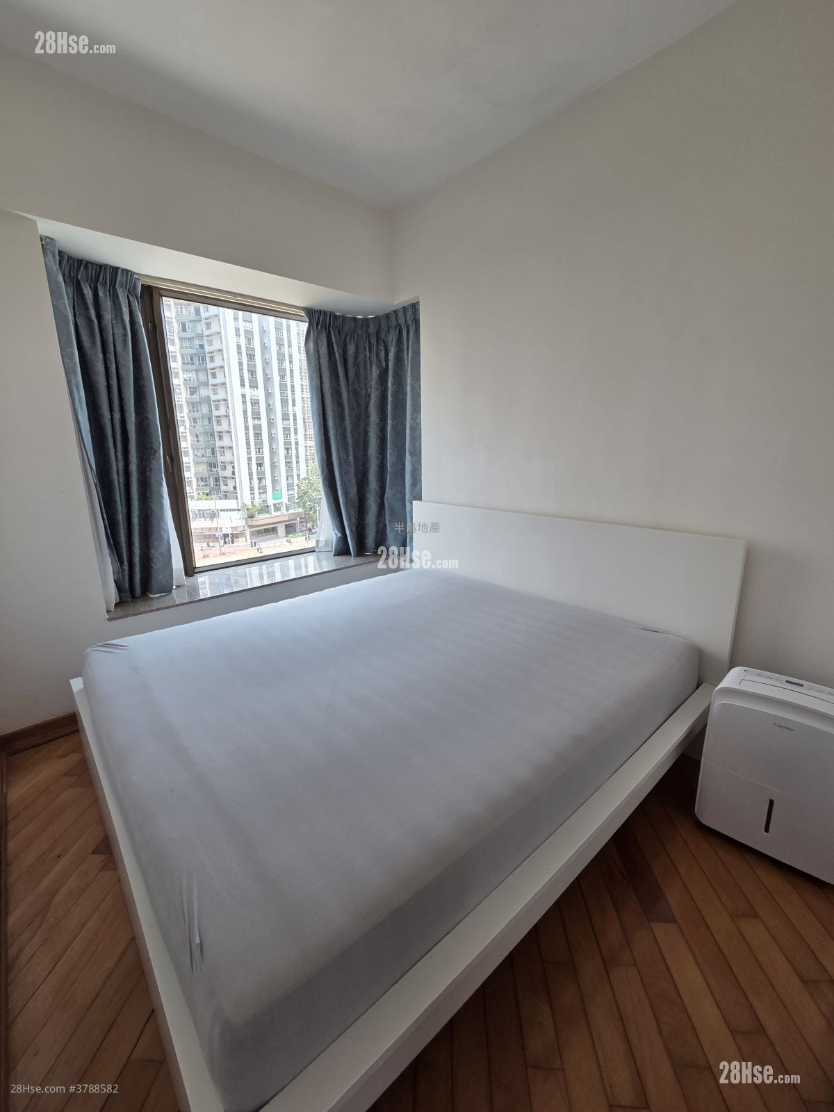 Royal Peninsula Rental 2 Bedrooms , 1 Bathroom 558 ft²