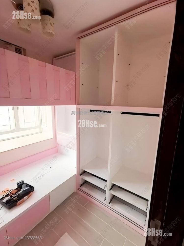 Waterside Plaza Sell 3 Bedrooms 547 ft²