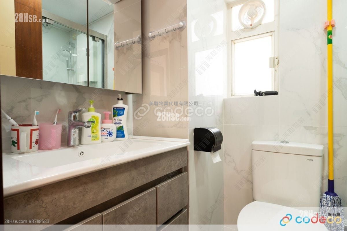 Waterside Plaza Sell 3 Bedrooms 547 ft²