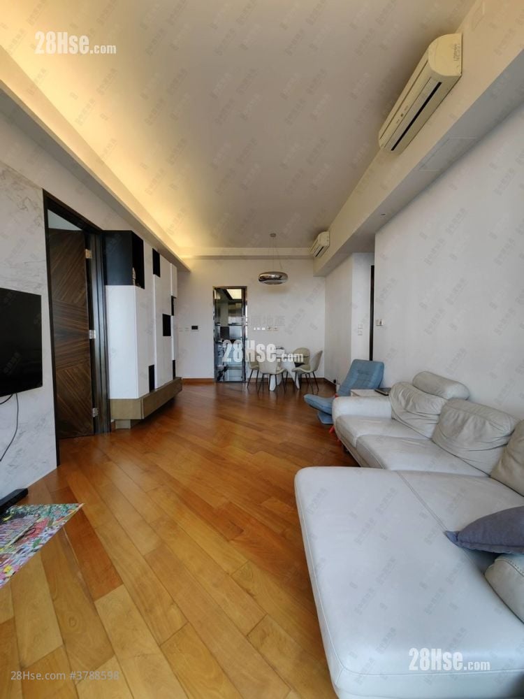 Ultima Sell 1,247 ft²