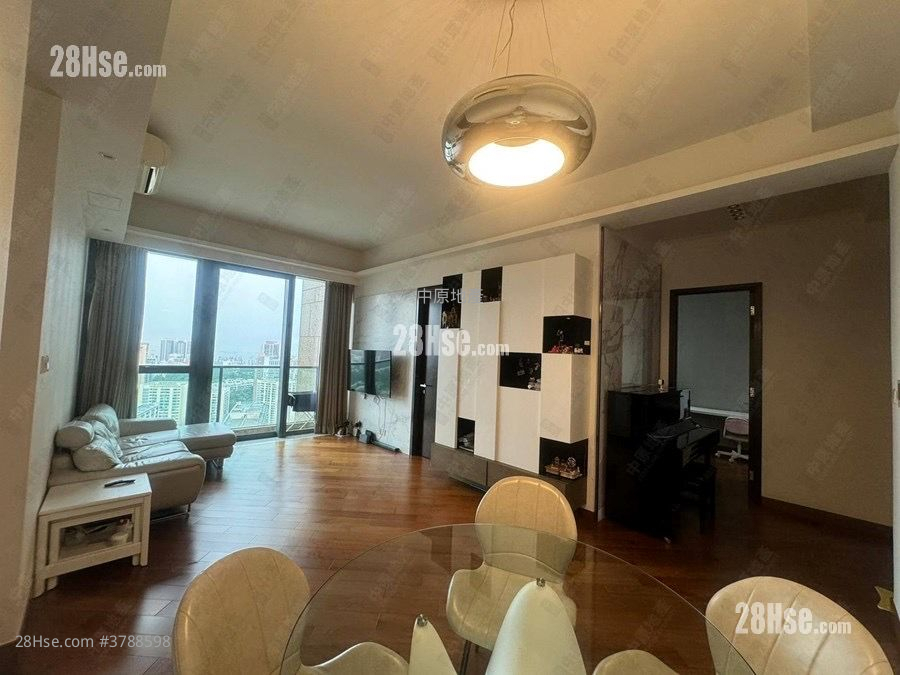 Ultima Sell 1,247 ft²