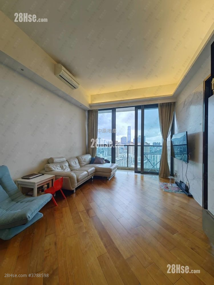 Ultima Sell 1,247 ft²