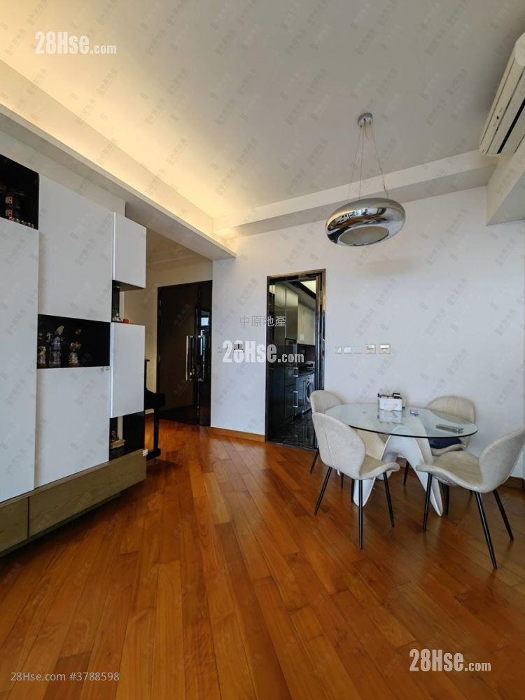 Ultima Sell 1,247 ft²