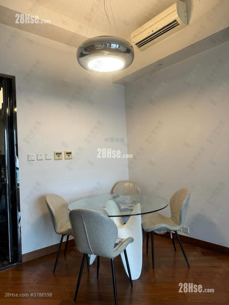 Ultima Sell 1,247 ft²