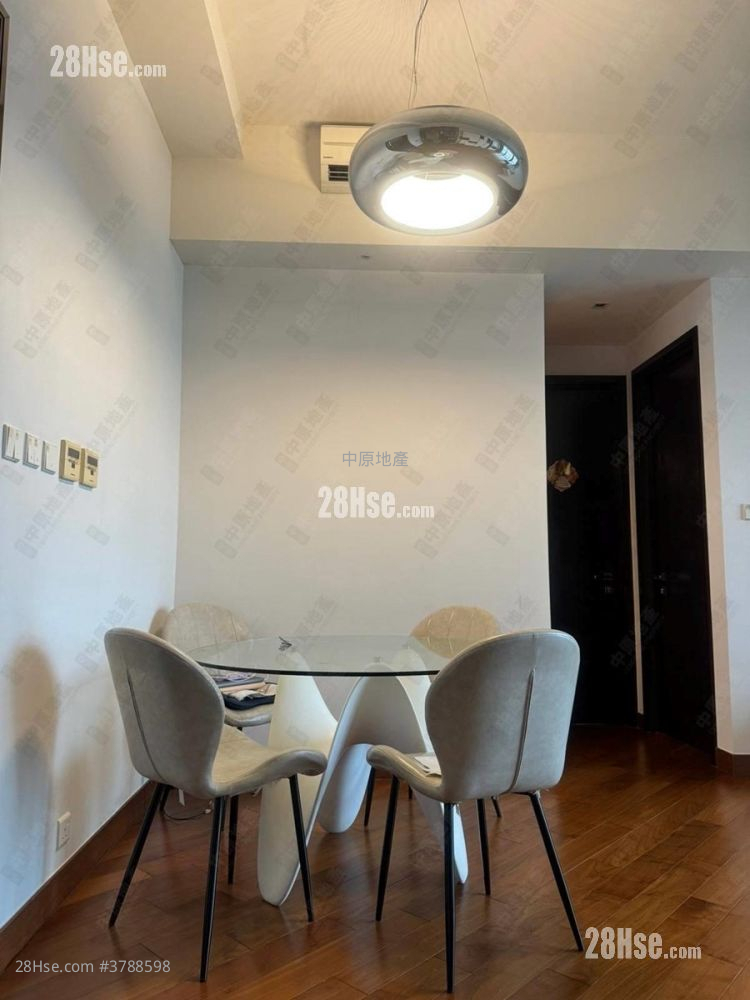 Ultima Sell 1,247 ft²